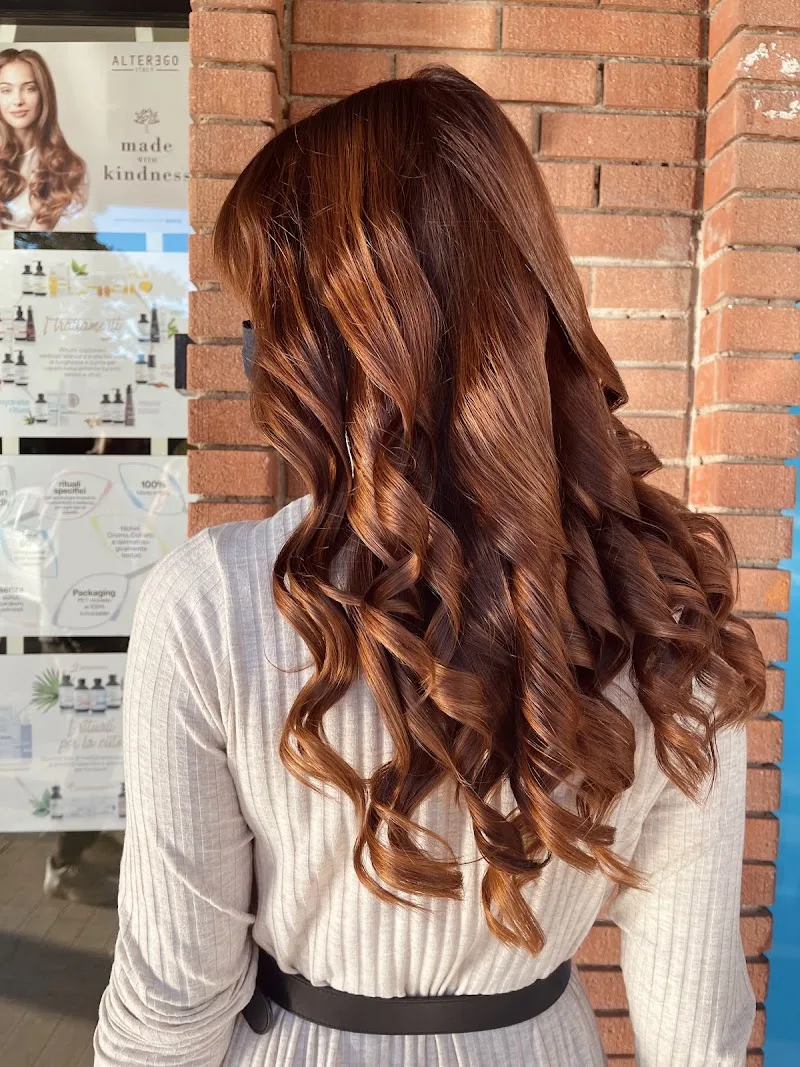 Katia De Fabiis - Coiffure Latina - Photo de couverture - OneBooking