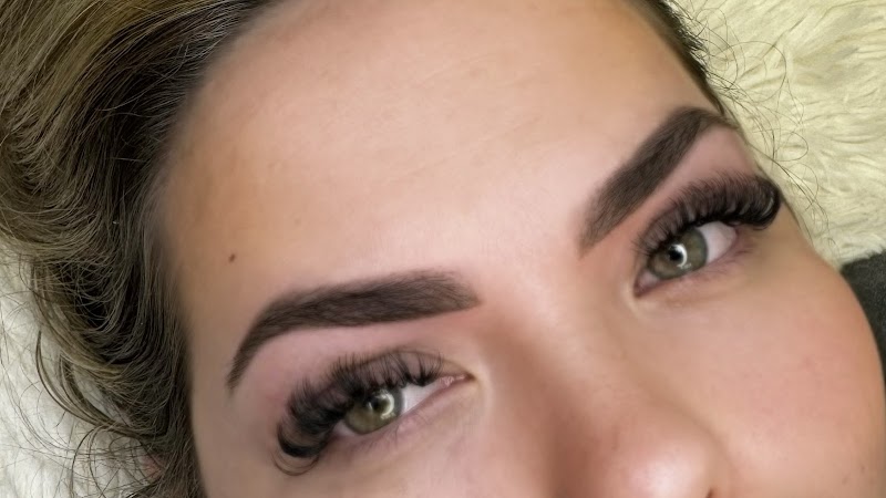 Renu Nails And Brow Bar