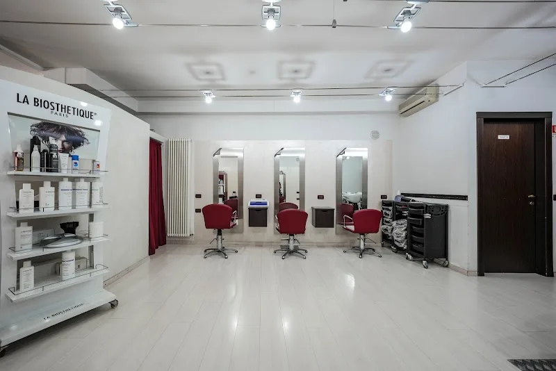 Nuova Immagine - Coiffure Ferrara - Photo de couverture - OneBooking