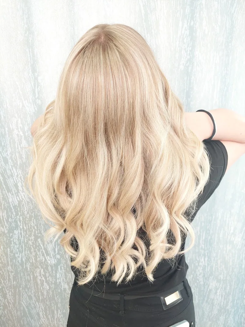 Szabó Edit Hairstylist; fodrászat, balayage, babylights, hajhosszabítás, hajfestés - Coiffure Budapest - OneBooking