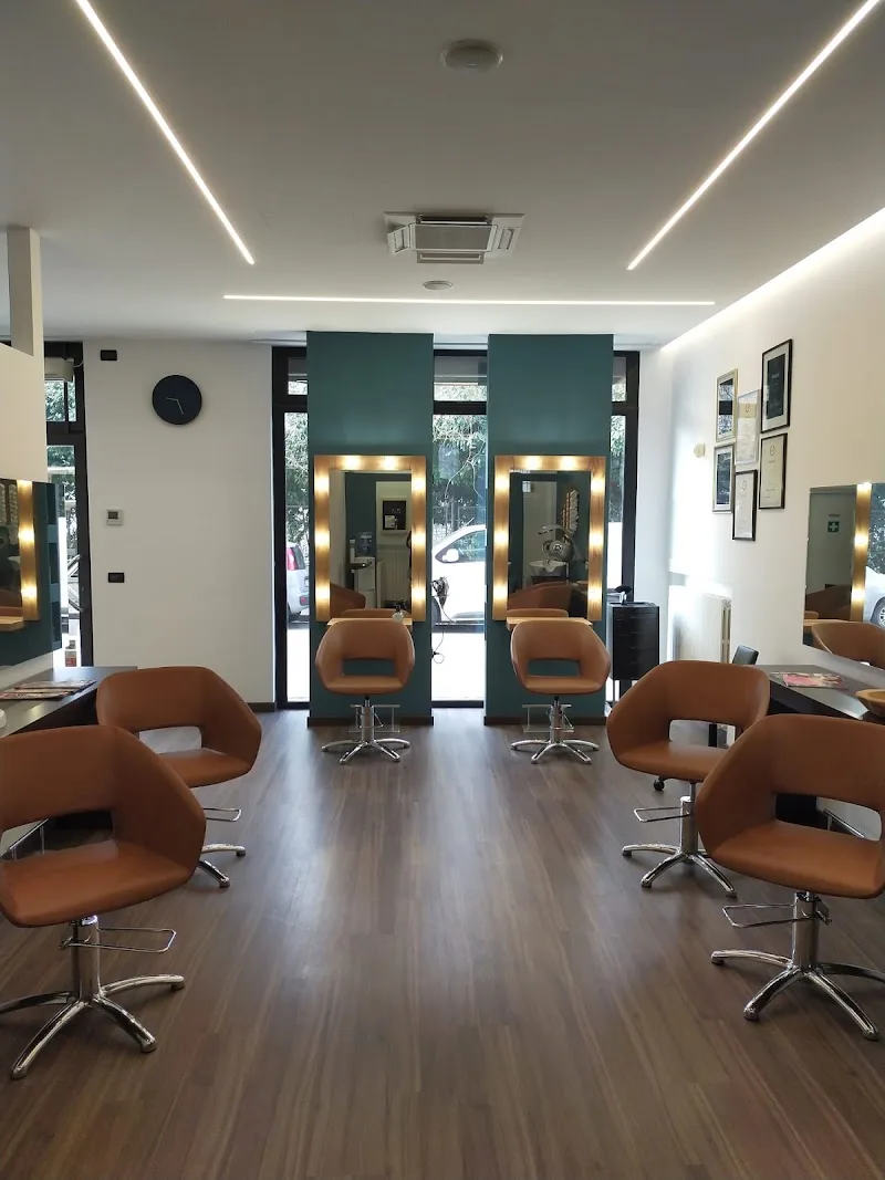 Spunto A Capo" Di Buriani Sara Hair Studio - Coiffure Ferrara - Photo de couverture - OneBooking