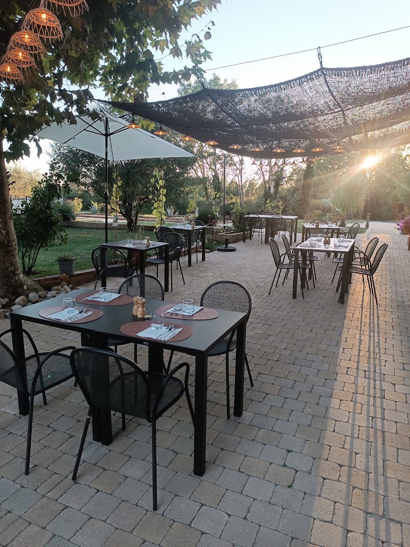 Restaurant Le Mas D'Asvin - Coiffure Bristol - Photo de couverture - OneBooking