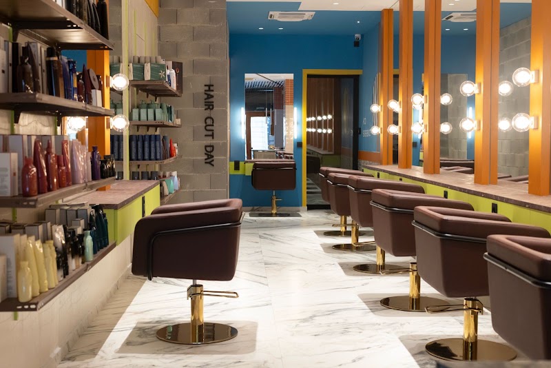 Hair Cut Day Travessera Salón Peluquería Barcelona