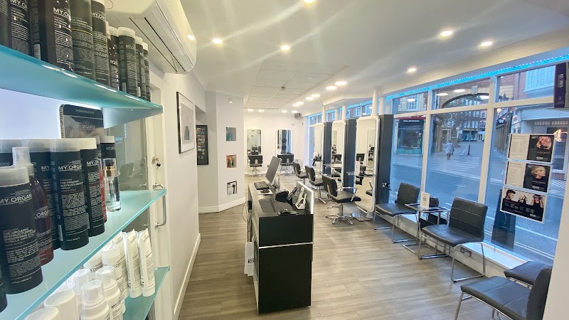 Reeds Hair - Coiffure Cambridge - Photo de couverture - OneBooking