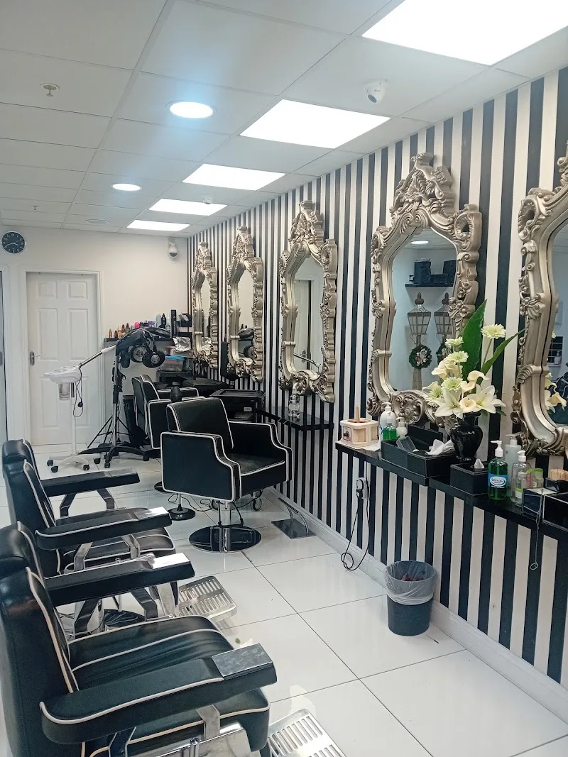 Brow Lodge | Body Waxing| Manicure & Pedicure | Nail Extensions | Hair Highlights in Oxford - Coiffure Oxford - Photo de couverture - OneBooking