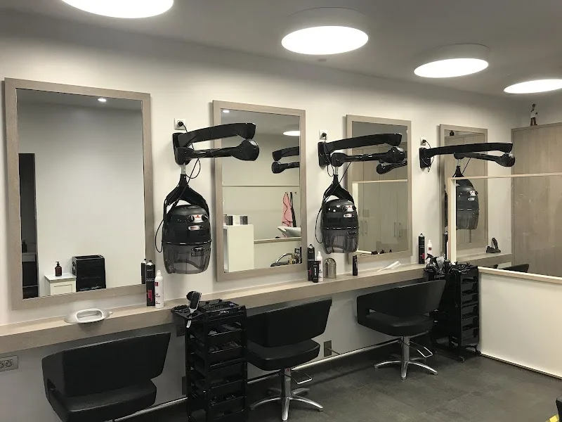 Coiffure Cos - Coiffure Bruges - Photo de couverture - OneBooking