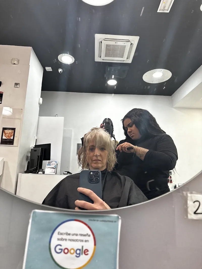White Colors Peluqueria Colon - Coiffure Bilbao - Photo de couverture - OneBooking