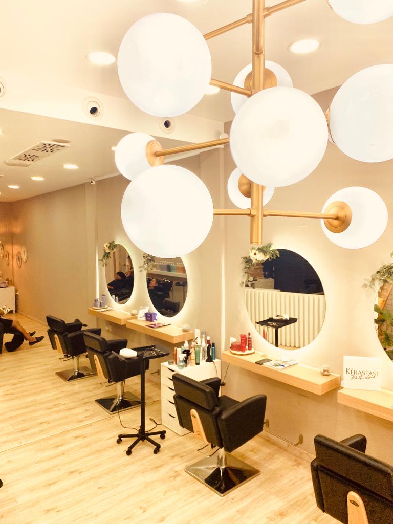 Salón de Belleza Bella Hair Studio · Peluquería