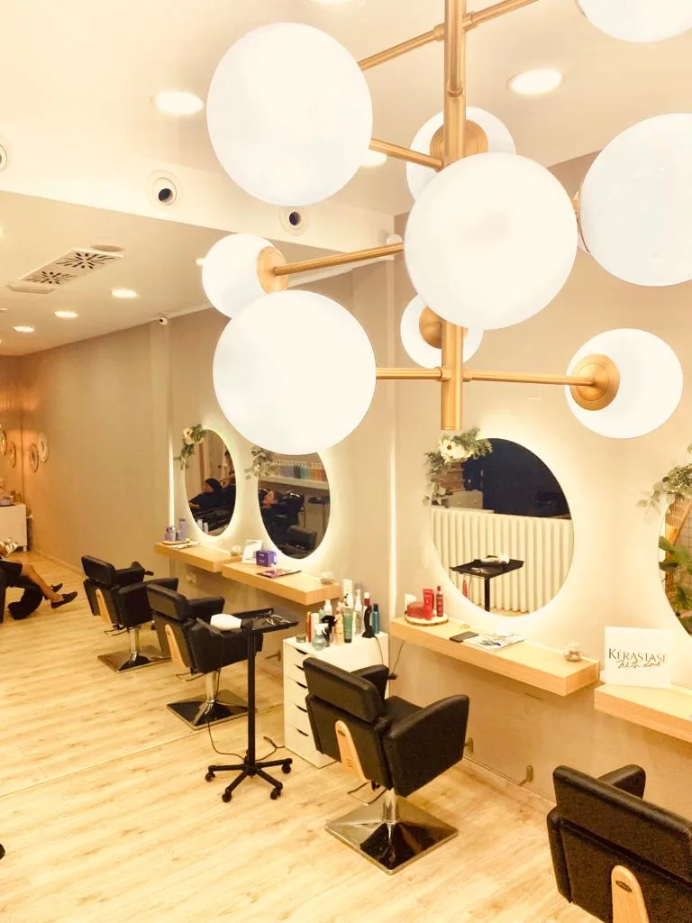 Salón de Belleza Bella Hair Studio · Peluquería - Coiffure Almería - Photo de couverture - OneBooking