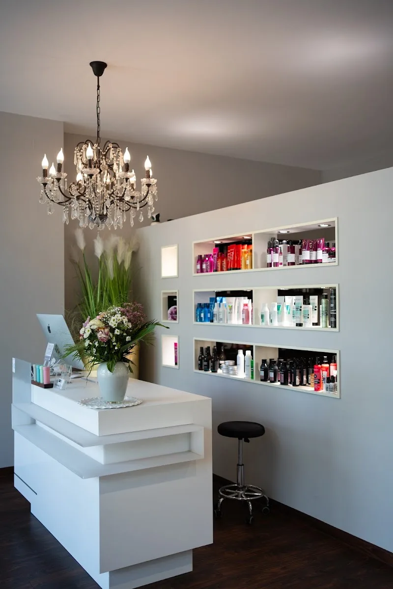 Salon by Amiri - Friseur Sendling für Balayage und Locken