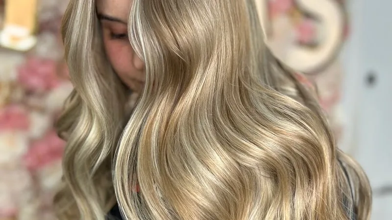 Golden Hair by Firas - Coiffure Düsseldorf - Photo de couverture - OneBooking