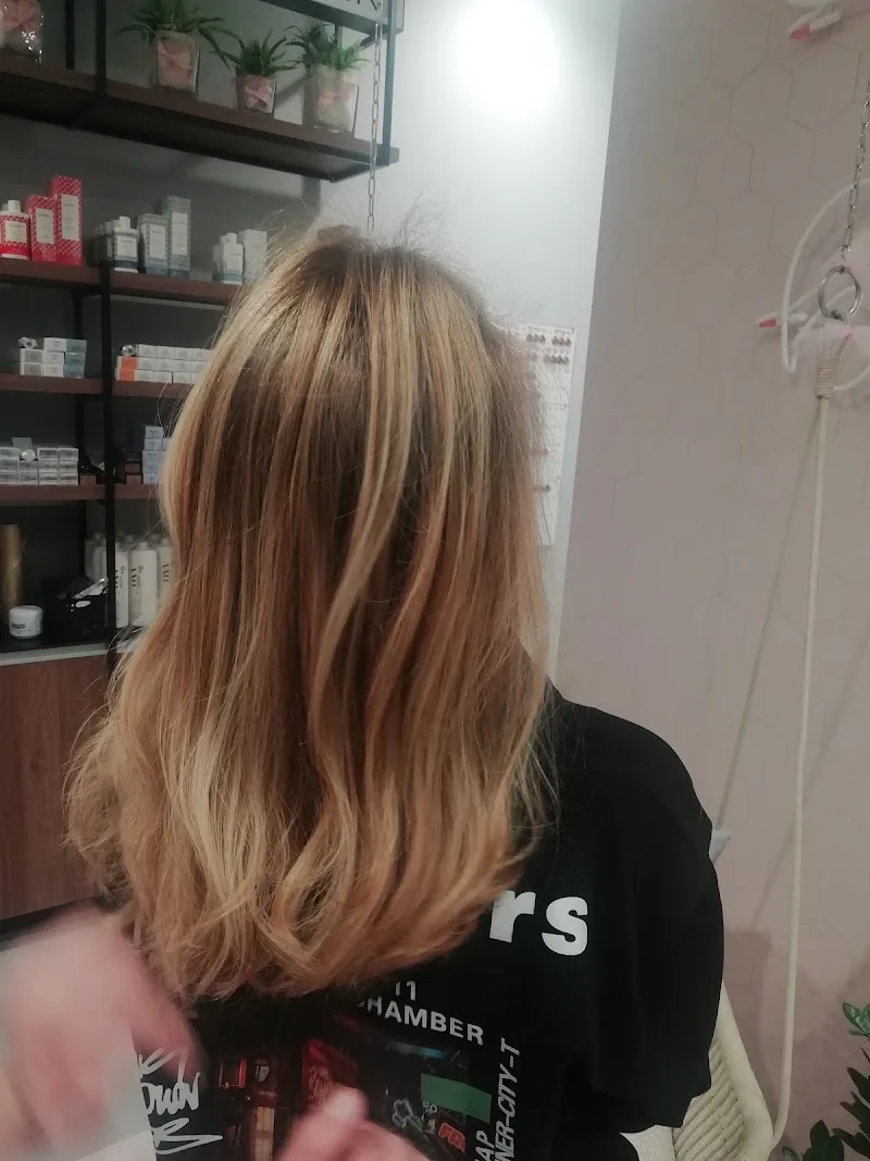 𝗟'𝗛 𝗛𝗔𝗜𝗥 𝗟𝗔𝗕 - Coiffure Bergamo - Photo de couverture - OneBooking