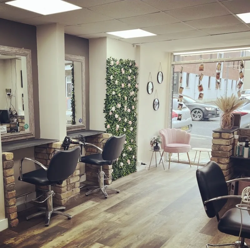 Rebecca Frances - Coiffure Belfast - Photo de couverture - OneBooking