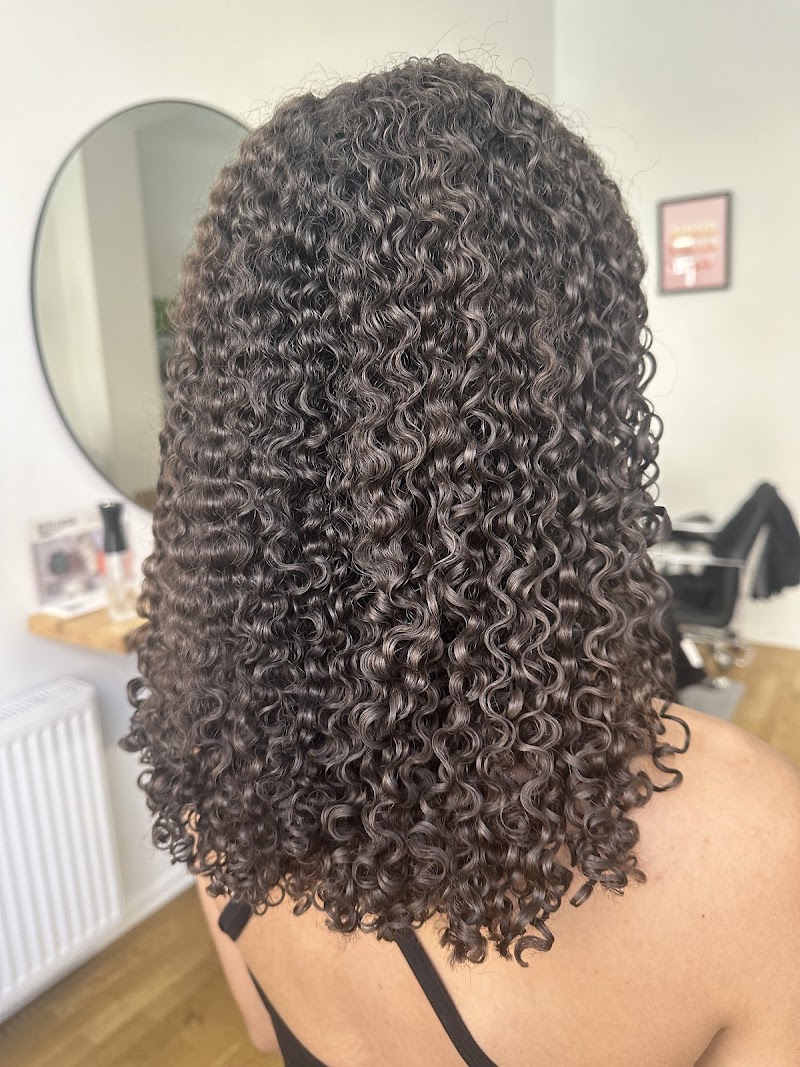Latoya Hår & Skönhet - Coiffure Malmö - Photo de couverture - OneBooking