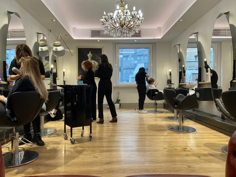 Salon 105