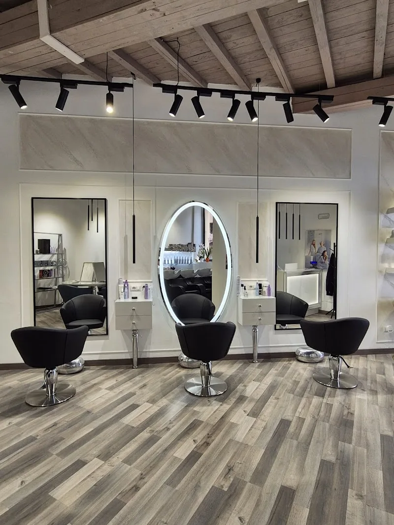 Time Cura Capelli - Campo de' Fiori - Coiffure Rome - Photo de couverture - OneBooking