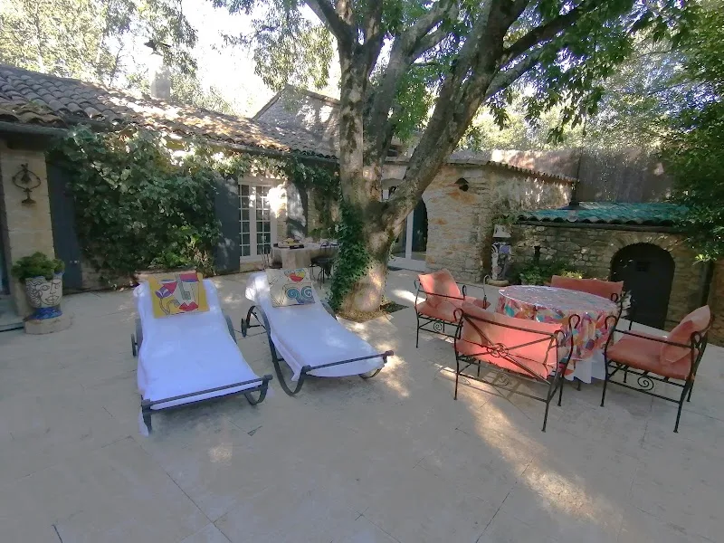 L'Escale Nîmoise - Chambre d'hôtes avec Jacuzzi et Piscine à Nîmes