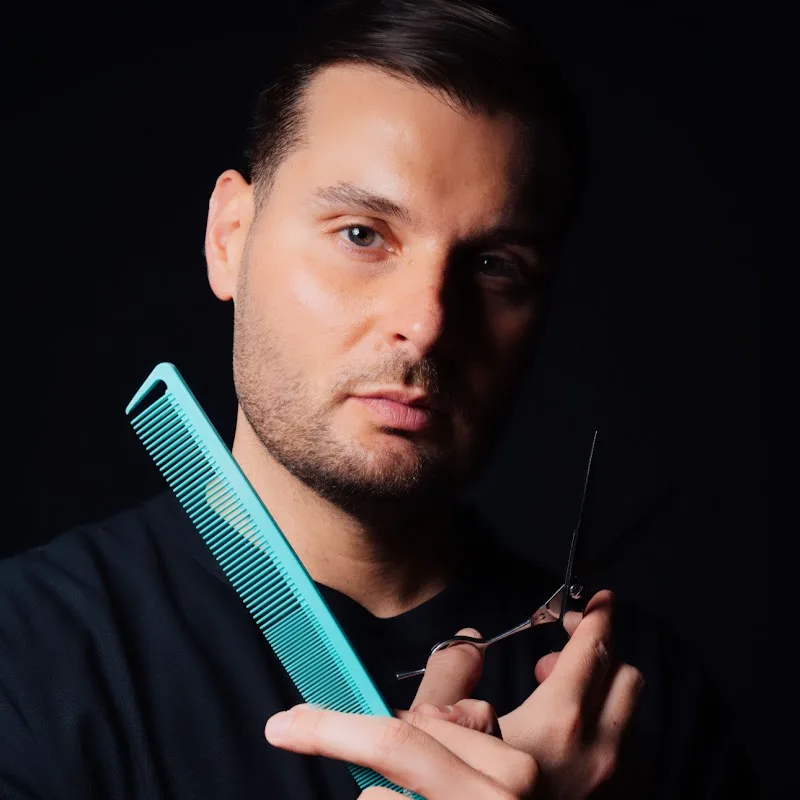 Le Figarò - Coiffure Giugliano In Campania - Photo de couverture - OneBooking
