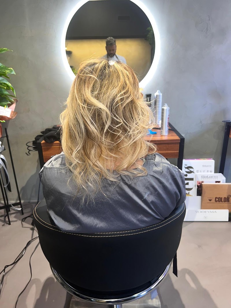 Hair by Victor Lugo Peluquería y estética