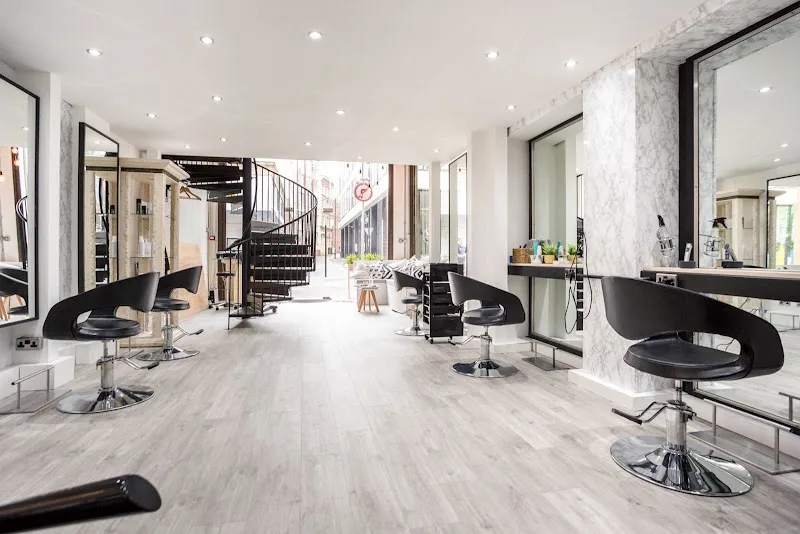 Mai Salon - Coiffure Manchester - Photo de couverture - OneBooking