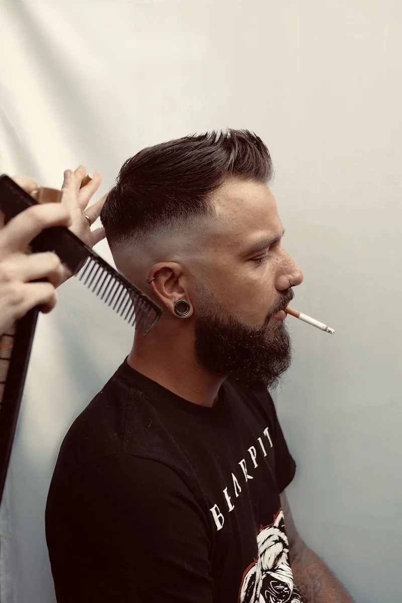 Barbershop Haar Baard en Snor/Dreadshop - Coiffure Lokeren - Photo de couverture - OneBooking