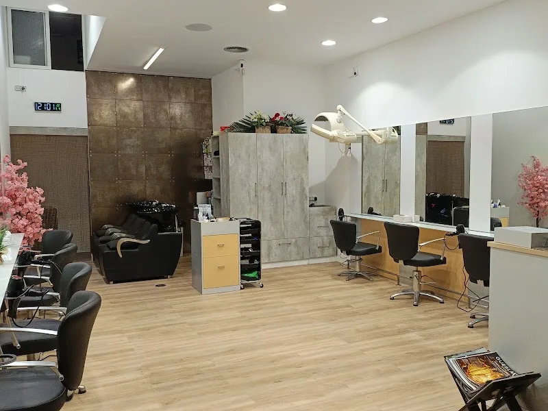 J & B Peluqueria (Unisex)