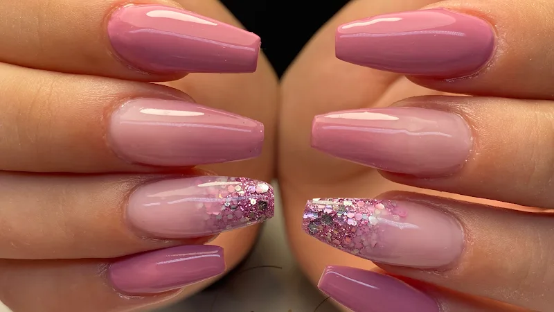 Nagelstudio Younique - Nailacademy, Groothandel en Webshop - Institut de beauté Dendermonde - Photo de couverture - OneBooking