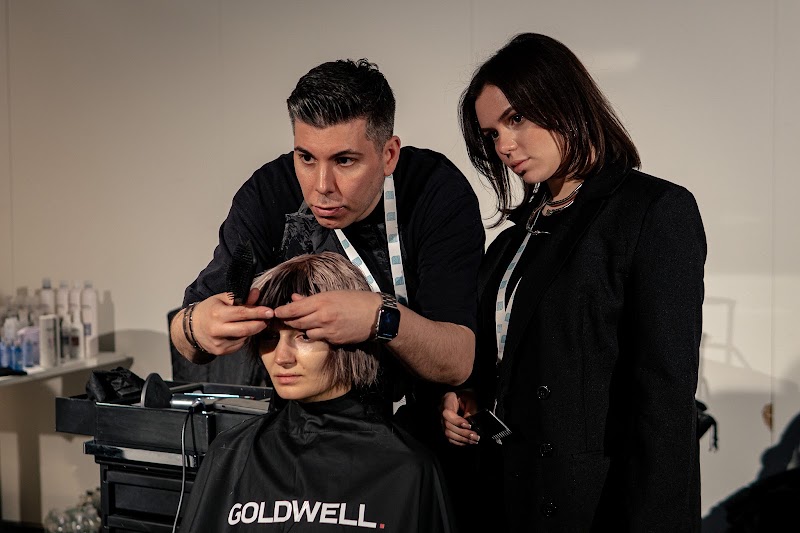 D. Machts Lounge Friseur Berlin F200