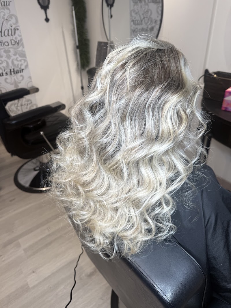Latina's Hair by Sofia Dy - Coiffure Bristol - Photo de couverture - OneBooking