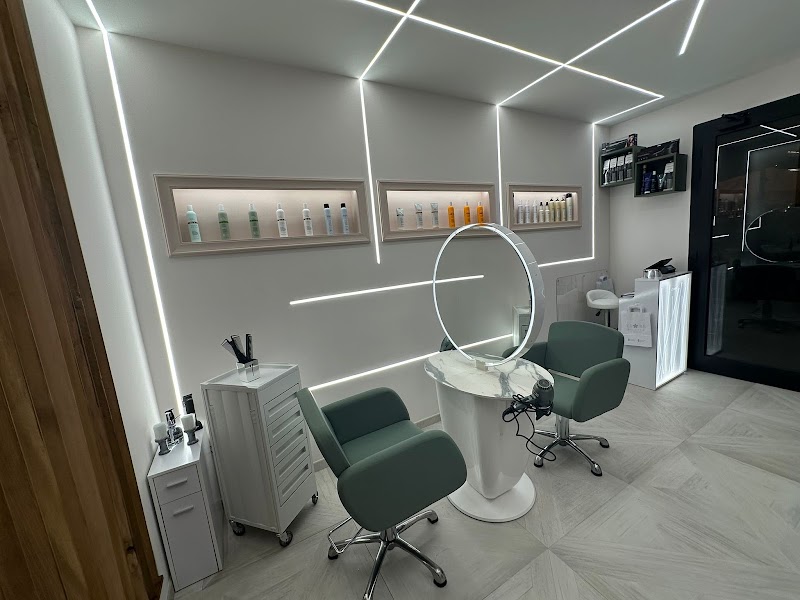 Fiore Hair Studio in Cesarea - Coiffure Genoa - Photo de couverture - OneBooking