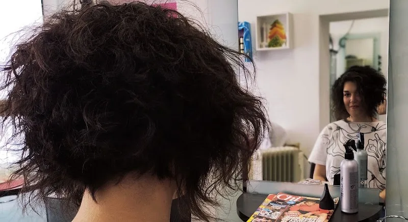 chez le coiffeur - Coiffure Ferrara - Photo de couverture - OneBooking