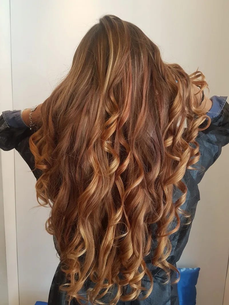 Vanity F Latina - Coiffure Latina - Photo de couverture - OneBooking