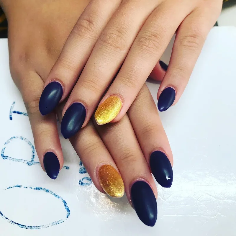 Tusen sköna salong (Nails by lee)
