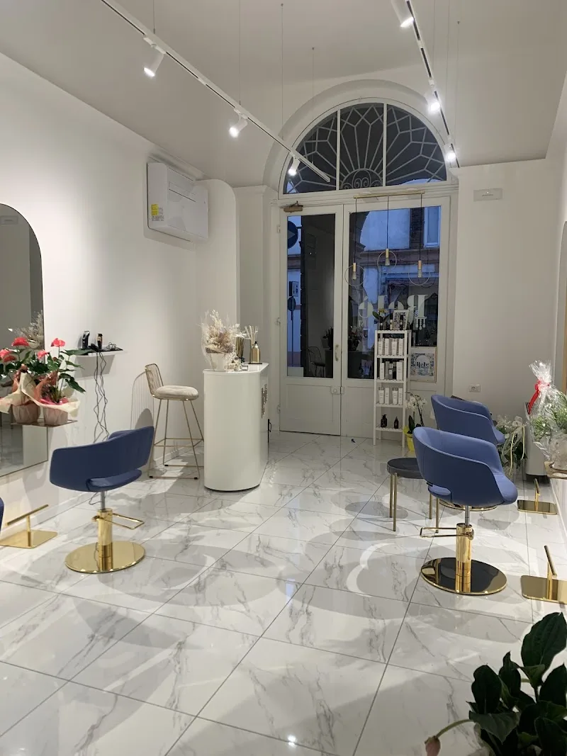Relè hair stylist - Coiffure Forlì - Photo de couverture - OneBooking