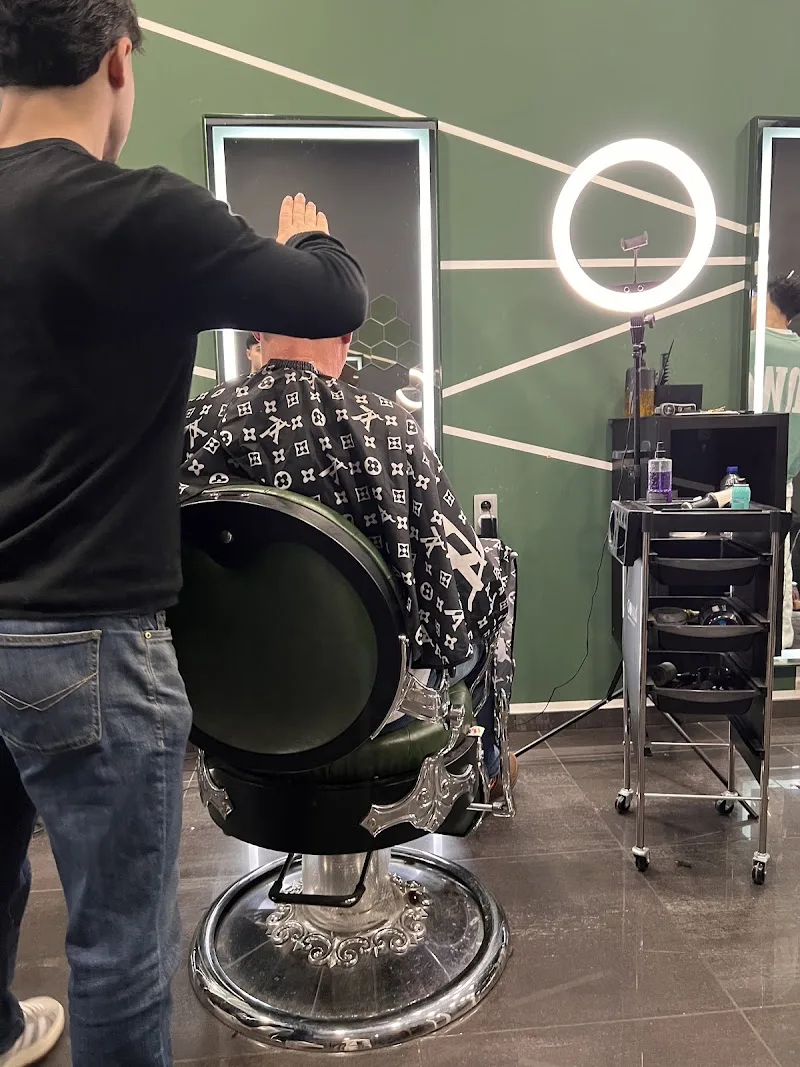 Gentleman Barber Lounge