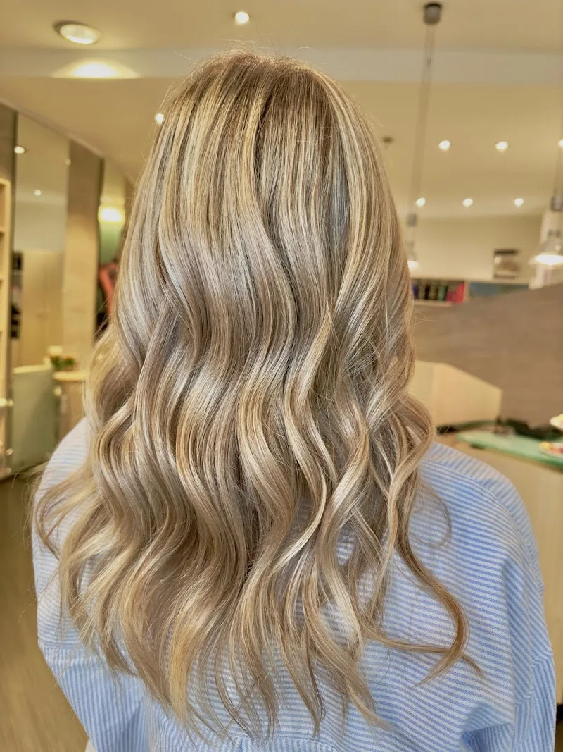 Mali Friseursalon - Coiffure Düsseldorf - Photo de couverture - OneBooking
