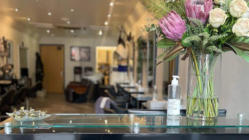 Gaudi Hair - Coiffure Bristol - Photo de couverture - OneBooking