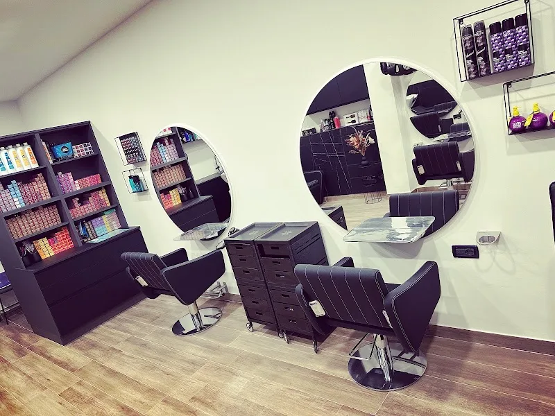 Shadè Hair - Coiffure Genoa - Photo de couverture - OneBooking