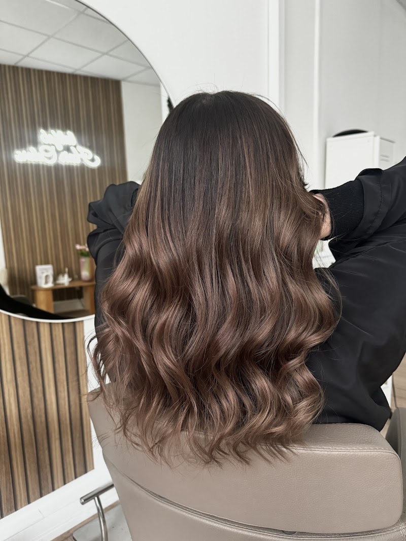 LATIFA B hair colors