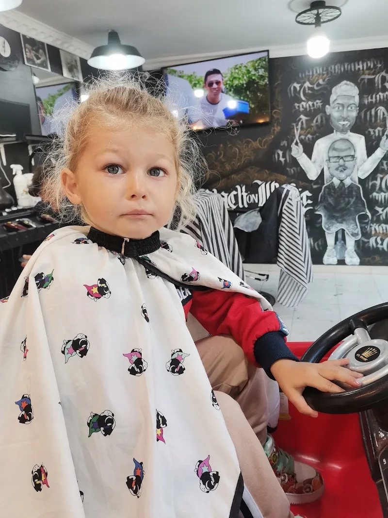 frizeria black on white - Coiffure Focșani - Photo de couverture - OneBooking
