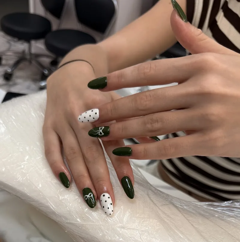 Maison de Femme – Beauty. Nails. Elegance - Coiffure Bristol - Photo de couverture - OneBooking