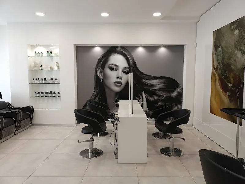 Fanelli Hair Trend - Coiffure Latina - Photo de couverture - OneBooking