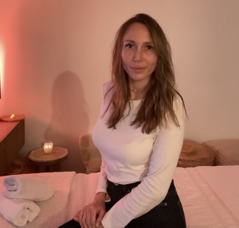Stella - drainage lymphatique et miracle face RENATA FRANCA - Bien-être Cannes - Photo de couverture - OneBooking