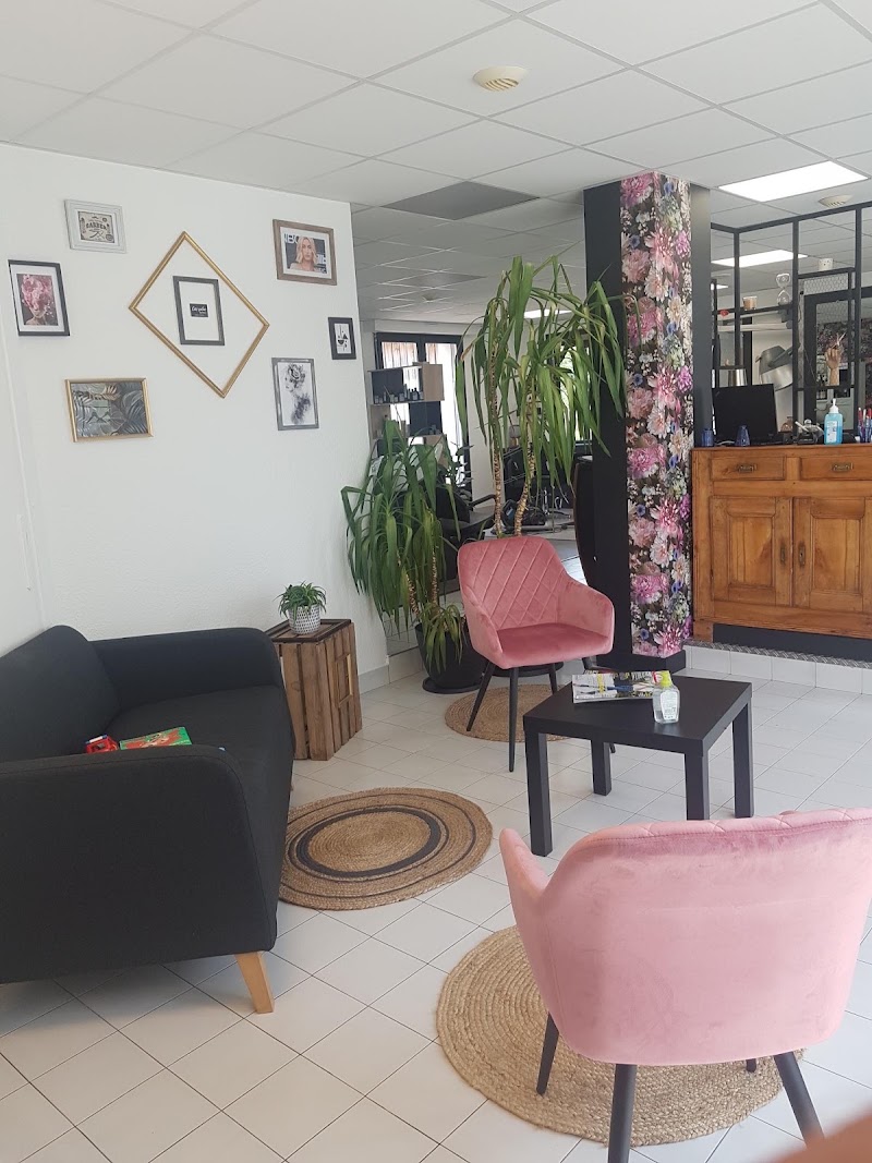 coté salon by Solenne - Coiffure Belfast - Photo de couverture - OneBooking