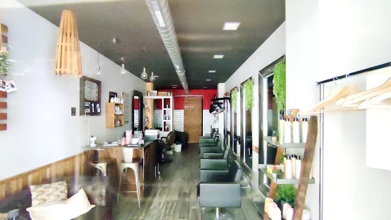 Peluquería - barbería "Donde Almu - Coiffure Valladolid - Photo de couverture - OneBooking