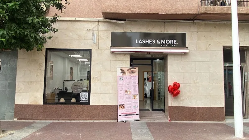 Lashes & More Elche | Extensiones de pestañas, micropigmentación, tratamientos faciales & more - Institut de beauté Elche - Photo de couverture - OneBooking