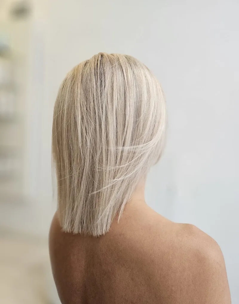 Emporio Peluqueros Hav -𝔼𝕄ℙ𝕆ℝ𝕀𝕆; "𝕃𝕦𝕘𝕒𝕣 𝕕𝕖 𝕚𝕞𝕡𝕠𝕣𝕥𝕒𝕟𝕔𝕚𝕒 𝕒𝕣𝕥í𝕤𝕥𝕚𝕔𝕒"-𝔻𝕖𝕗𝕚𝕟𝕖 𝕝𝕠 𝕢𝕦𝕖 𝕤𝕠𝕞𝕠𝕤 𝕪 𝕔𝕣𝕖𝕒𝕞𝕠𝕤, 𝕔𝕦𝕝𝕥𝕠 𝕒𝕝 𝕔𝕒𝕓𝕖𝕝𝕝𝕠 - Coiffure Vigo - Photo de couverture - OneBooking