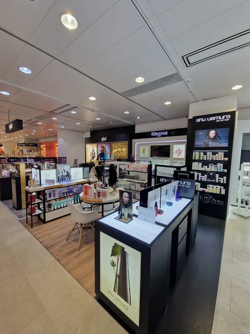 Boutique Cosmética Capilar Deluxe Kérastase Mallorca - Coiffure Palma De Mallorca - Photo de couverture - OneBooking