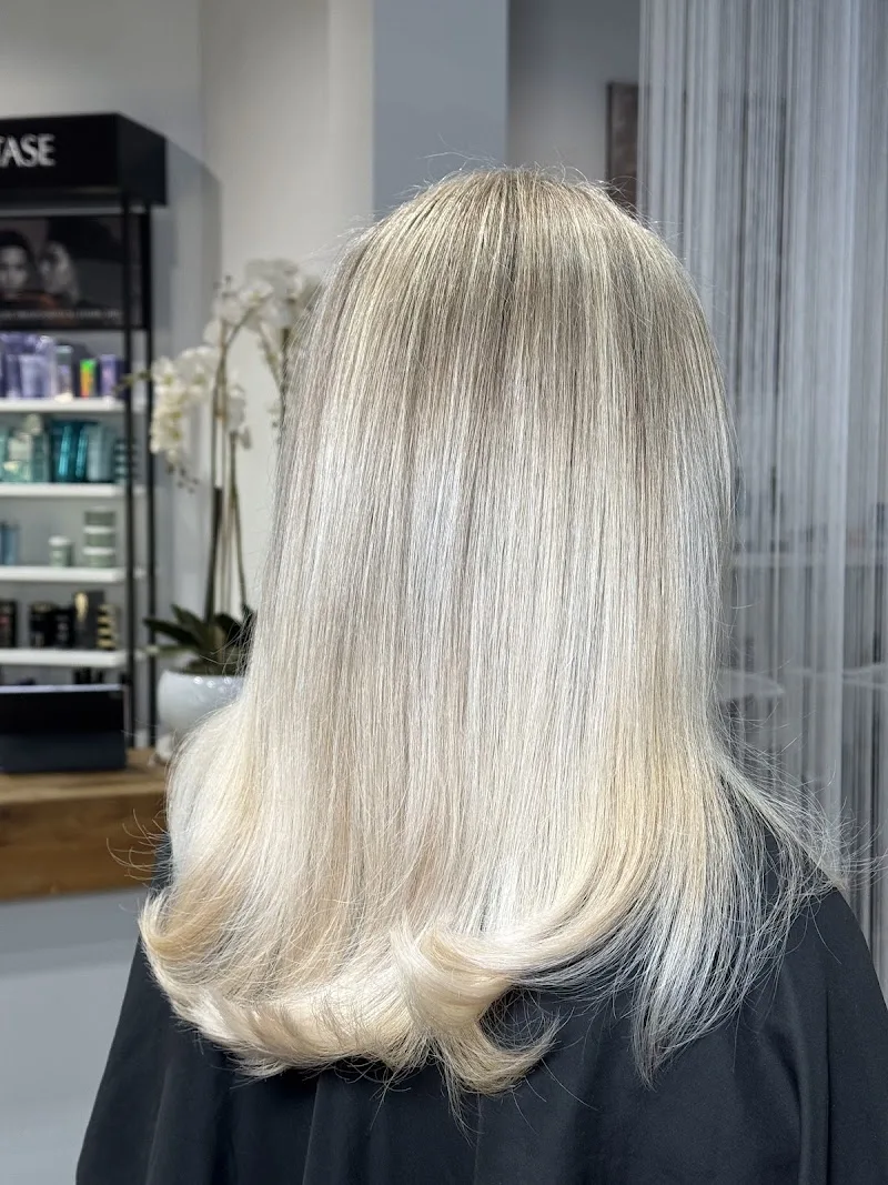 Sabrina Schuster Hair Munich - Coiffure Munich - Photo de couverture - OneBooking