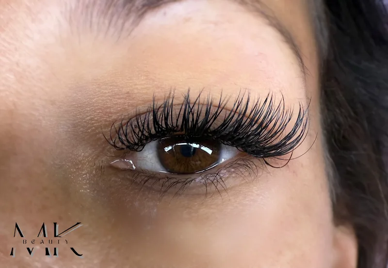 Mk Beauty Gems - Esthétique à Béziers - Sourcils & cils Béziers - Photo de couverture - OneBooking